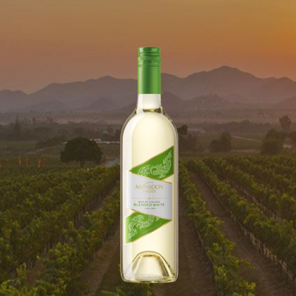 Thailändischer Weißwein Blended White vor dem Monsoon Valley Vineyard